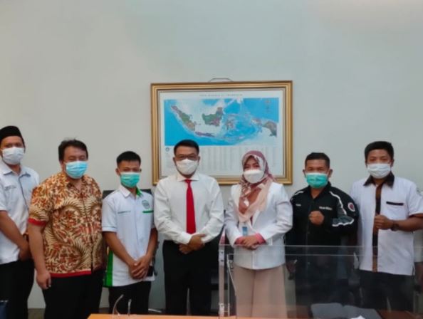 Tidak Tanggung-tanggung, Delegasi Honorer Usia Tua Langsung ke Istana